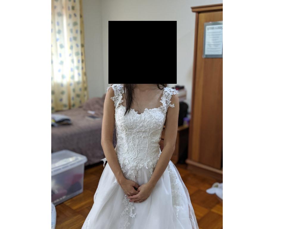 Wedding gown (Category: Evening dresses & gowns) located in Singapore. Submitted by ch001 (Listing ID 1041878708, Image 1). Description: Wedding gown with long train and nice details for sale. open to negotiation Bought used at $350 to be worn on actual day but ended up going for another gown. Time to clear it out Deal at kovan, about 10 minutes walk from mrt. Can deal at mrt if dont need to try on. If interested please pm me, thanks!.