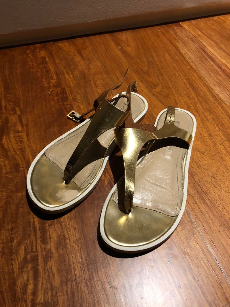 bcbg sandals