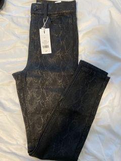 BNWT Coated/leather look snake print high wasted jeans size 26 (3)