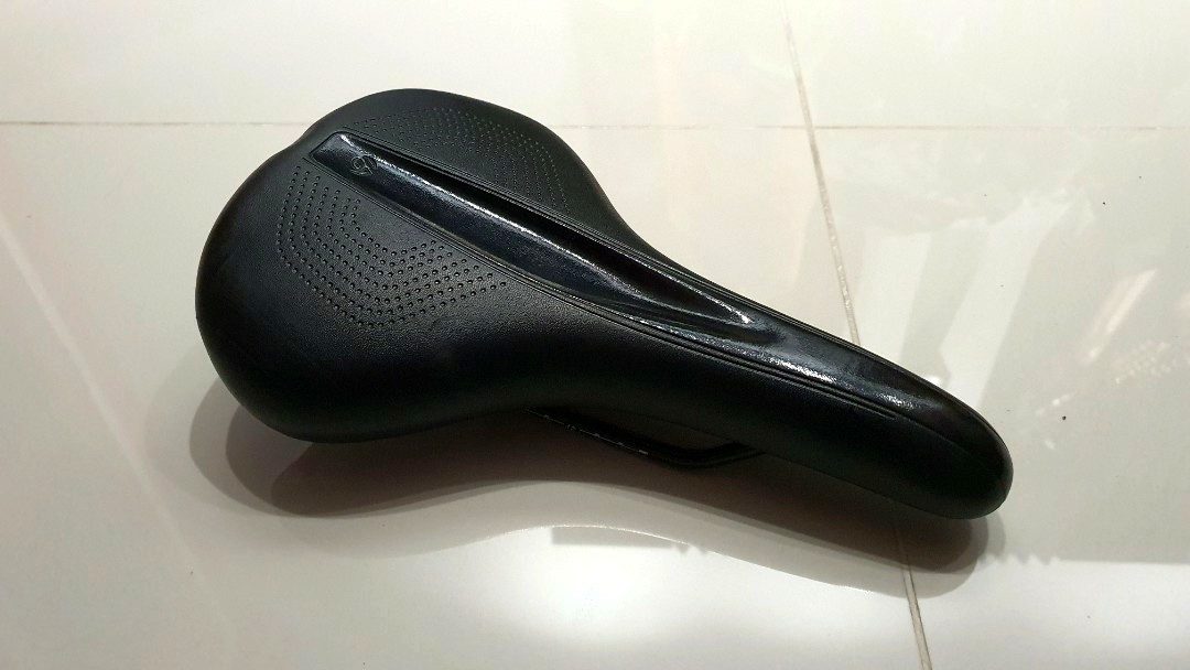 Bontrager Nebula wide saddle 439372 Sports Equipment