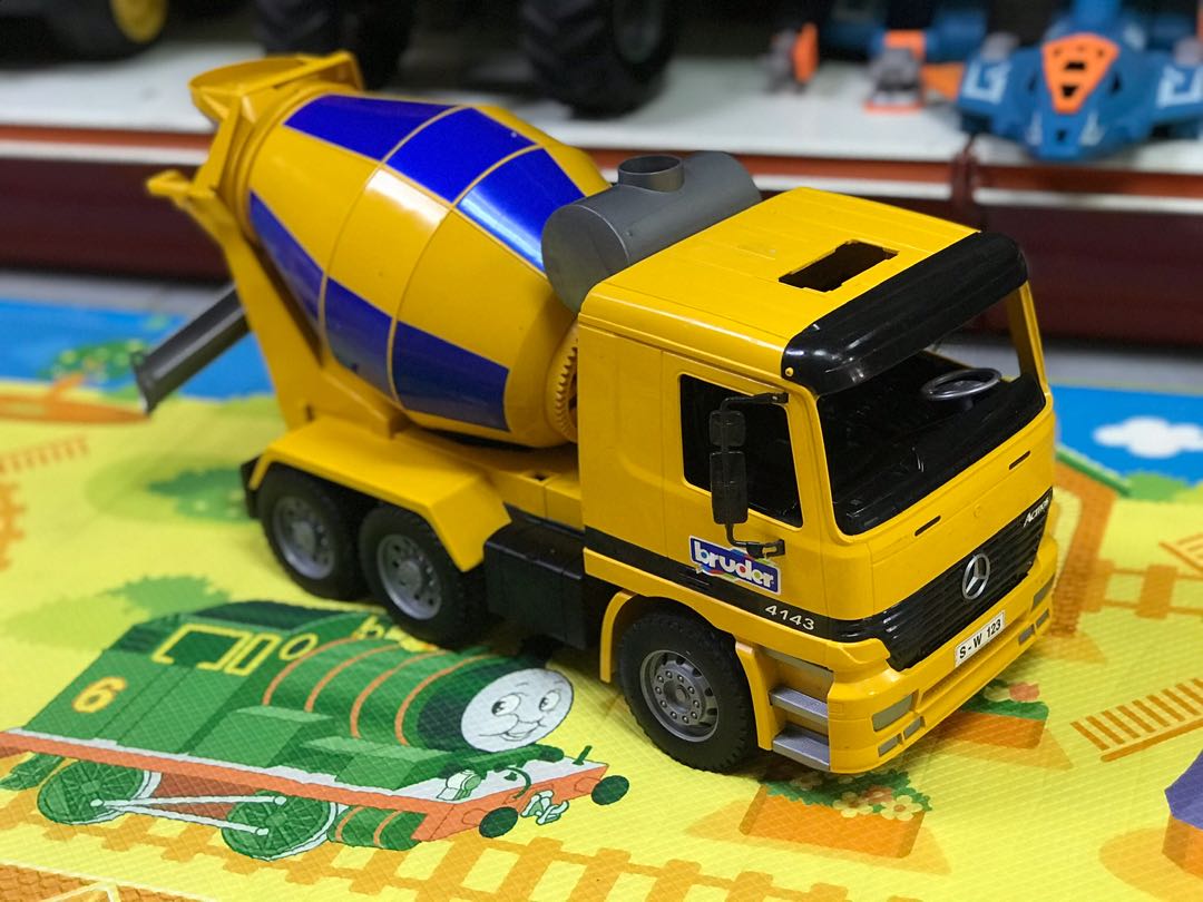 Bruder mercedes benz actros cement mixer new arrivals