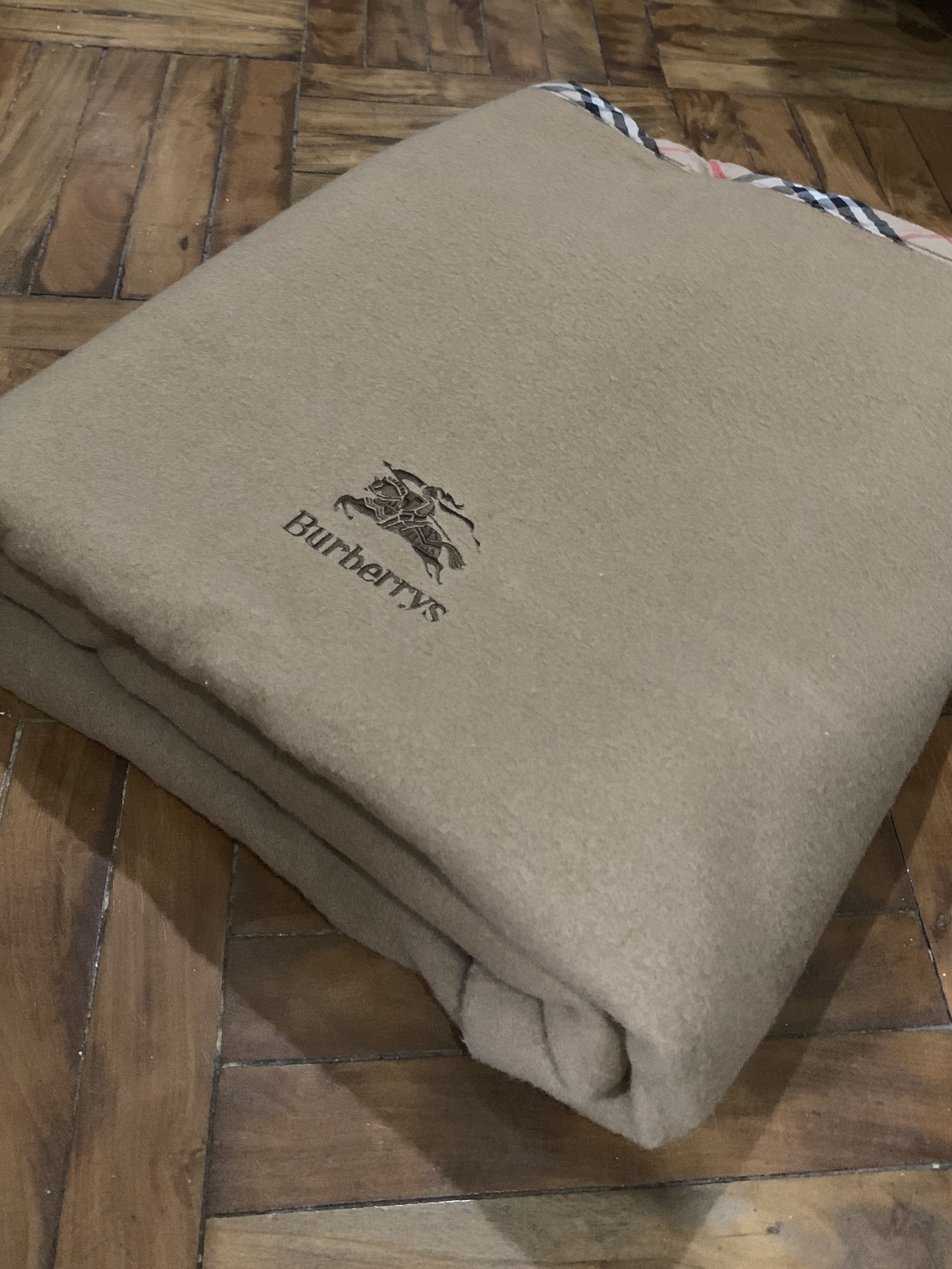 Burberrys Vintage Blanket 100% Wool, Luxury, Sneakers & Footwear on  Carousell
