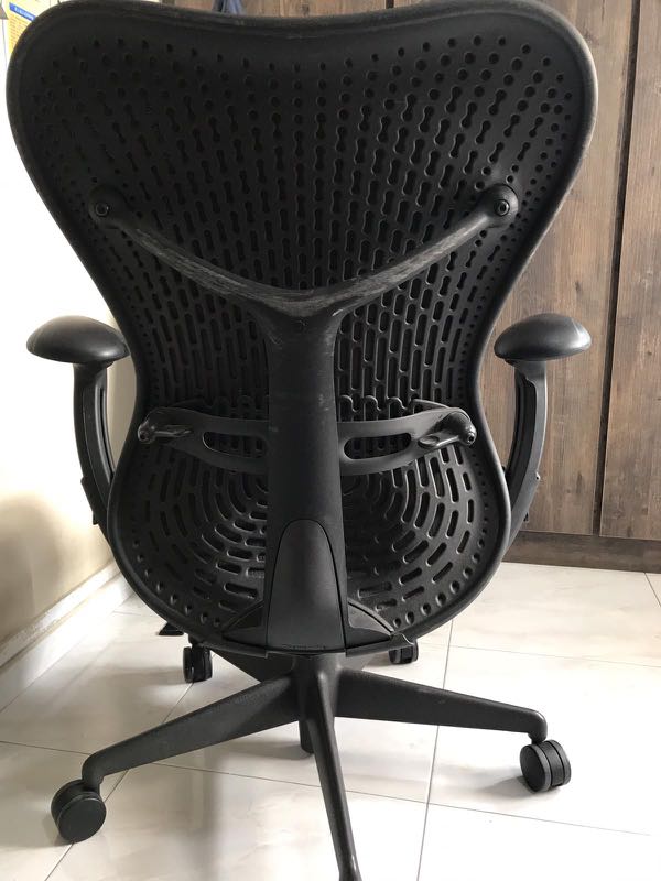(Moving sale !!!) Herman Miller Mirra ergonomic chair, Furniture