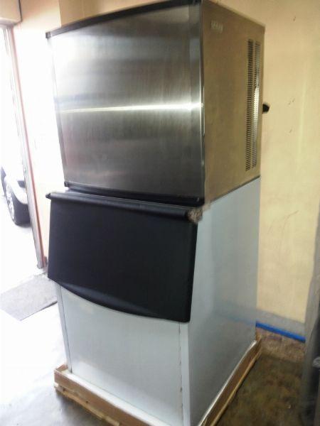 ICE CUBE MAKER 380KG CAPACITY (Category: Refrigerators and Freezers) located in Manila. Submitted by cosmicmachineries (Listing ID 1042029812, Image 2). Description: ICE CUBE MAKER 380KG CAPACITY Model：SF380 water cooling ice machine About spare parts of ice machine 1. French tech Tecumseh compressor 2. Ebm or Weiguang brand fan units and full cuprum condensing unit 3. Top micro computerized board and evaporating system 4. Professional edible sta