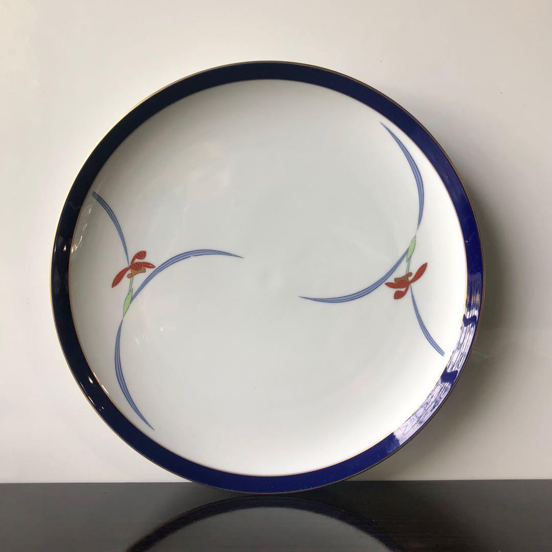 KORANSHA JAPAN (Category: Dinnerware & Cutlery) located in Las Pinas. Submitted by dtpolo_shop (Listing ID 1042035493, Image 1). Description: KORANSHA Japan Service plate Cobalt gold D: 26.5cm ✅980 only Unused with box Color may vary due to lighting. Made in Japan #koranshajapan #japanquality #porcelainplate #cobaltgold .