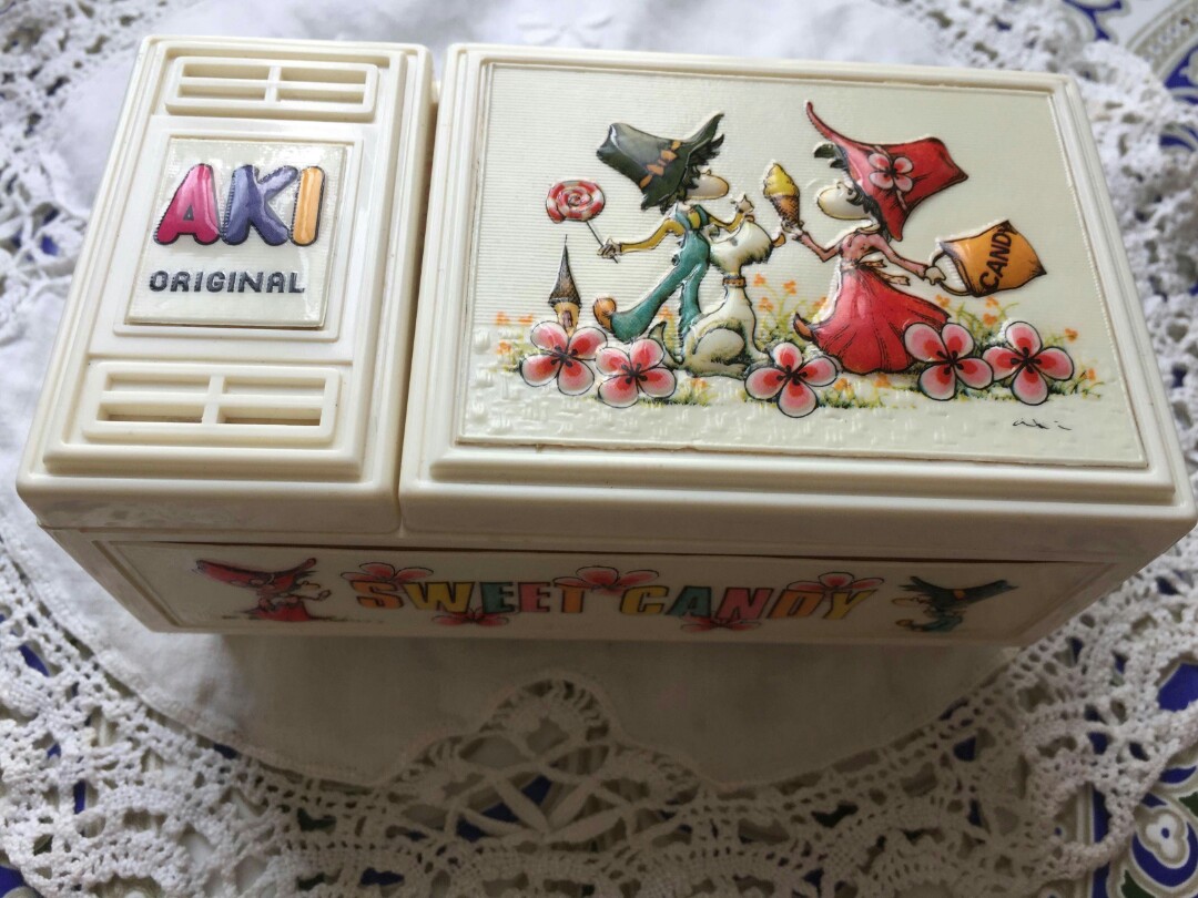 Ladymate music box, 興趣及遊戲, 音樂樂器 & 配件, 樂器配件 Carousell