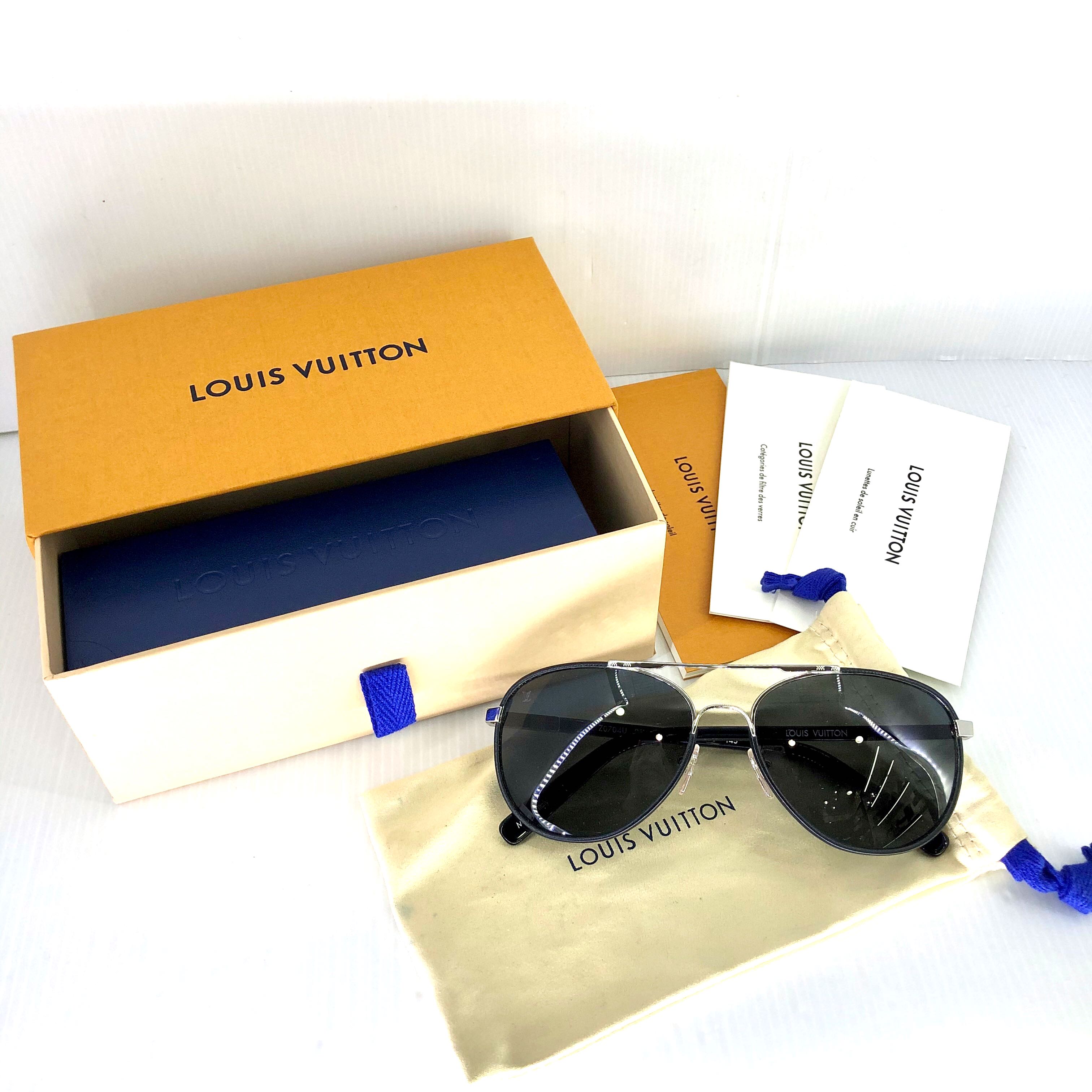 Louis Vuitton Attraction Pilot Z0704U Sunglasses Italy With Box, Bag and  Case