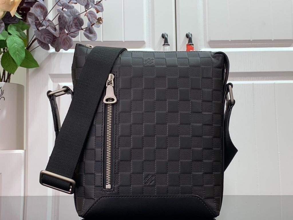 Bag > Louis Vuitton Discovery Messenger BB