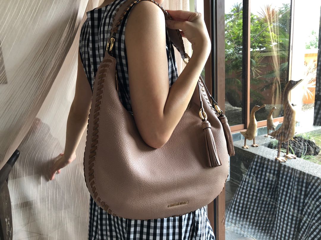 Michael Kors authentic Lydia shoulder bag like new Women s