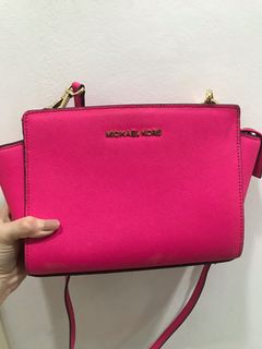 (Category: ) located in . Submitted by vwardrobe (Listing ID 1042179102, Image 1). Description: .