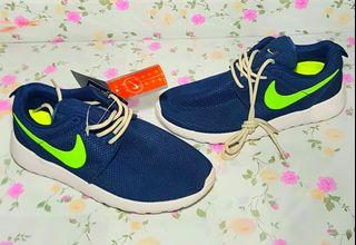 navy blue roshes womens