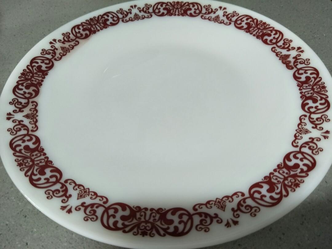 Pyrex Dinner plate, TV & Home Appliances, Kitchen Appliances, Other