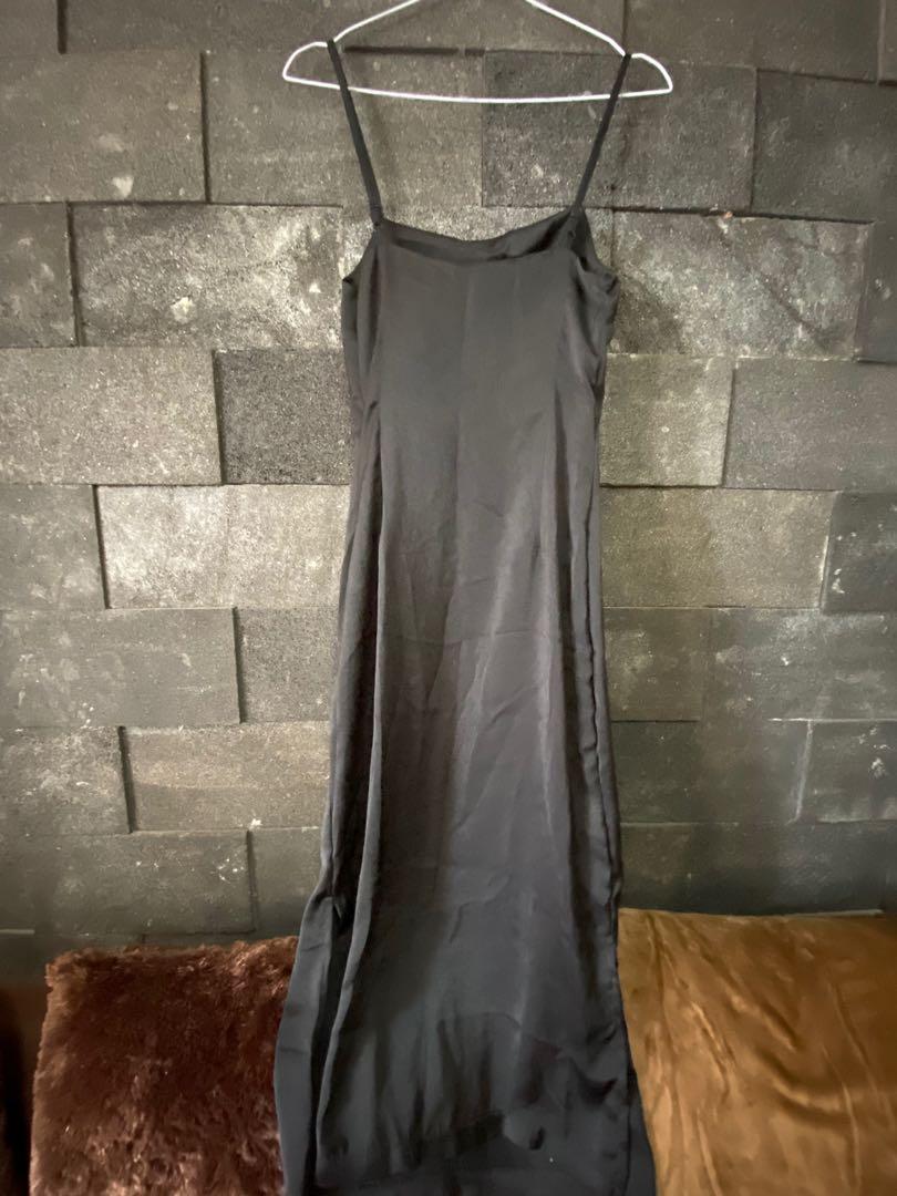 Slip dress dotti, Fesyen Wanita, Pakaian Wanita, Gaun & Rok di Carousell