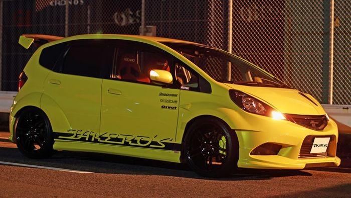 Takeros GE8 Wide Fenders, Auto Accessories on Carousell