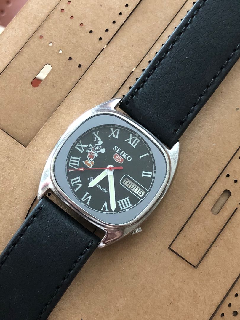 Used Automatic Seiko Disney Mickey Mouse crown need repair