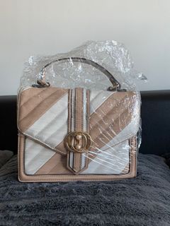(Category: ) located in . Submitted by avbcloset (Listing ID 1042304260, Image 1). Description: .