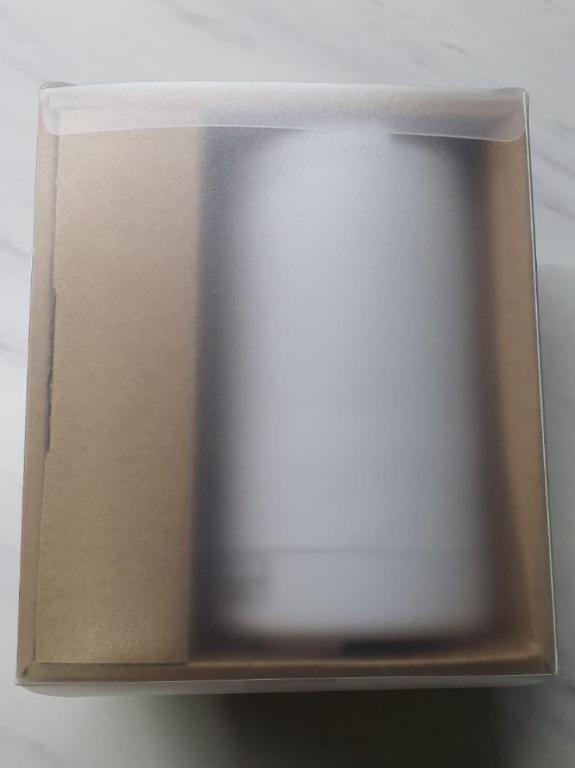 Aroma Diffuser (Category: Other Home Decor) located in Singapore. Submitted by kimis.lights (Listing ID 1042369351, Image 2). Description: This Aroma Diffuser uses Ultrasonic waves to instantly vaporize water and essential oil in the tank, to produce a cool, dry fragant mist. 75 x 130mm 70ml for 180 mins.