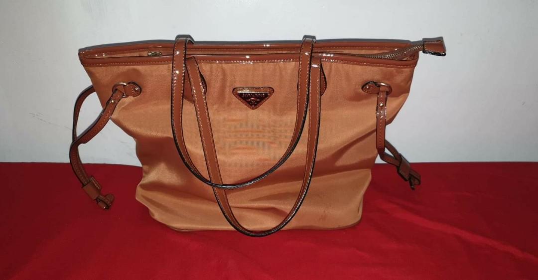 Authentic JOVANNI Bag (Category: Luxury Bags & Wallets) located in Quezon City. Submitted by rightyriko (Listing ID 1042269691, Image 1). Description: Unused Very Good Condition, Like New.