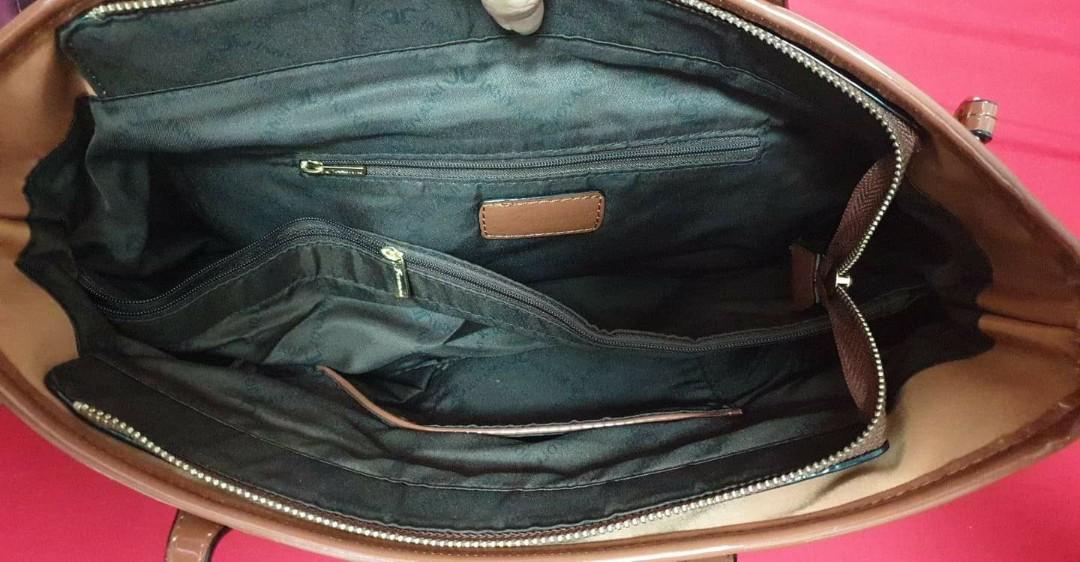 Authentic JOVANNI Bag (Category: Luxury Bags & Wallets) located in Quezon City. Submitted by rightyriko (Listing ID 1042269691, Image 2). Description: Unused Very Good Condition, Like New.
