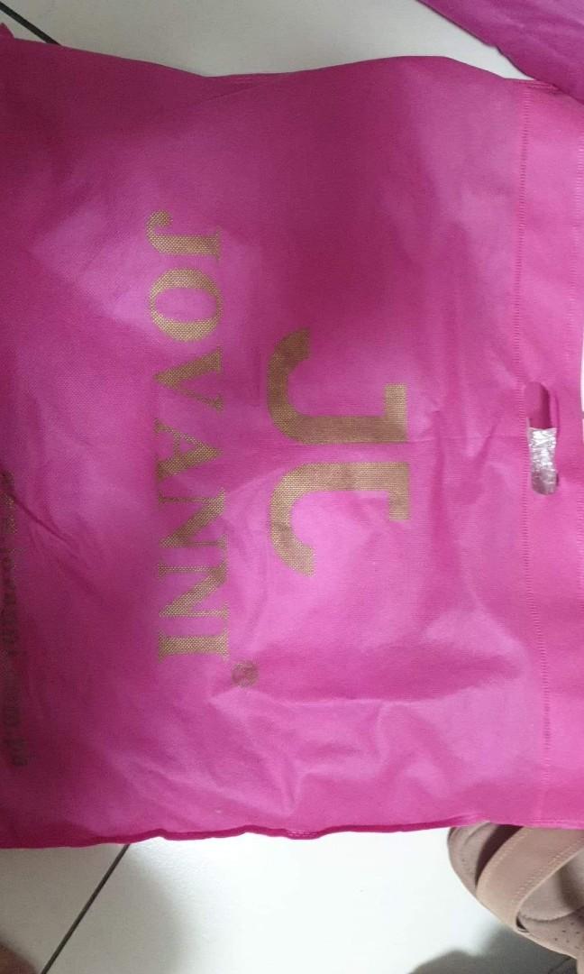 Authentic JOVANNI Bag (Category: Luxury Bags & Wallets) located in Quezon City. Submitted by rightyriko (Listing ID 1042269691, Image 3). Description: Unused Very Good Condition, Like New.