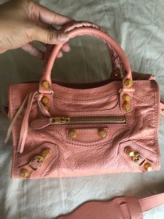 (Category: ) located in . Submitted by shopwithnaddy_ (Listing ID 1042257804, Image 1). Description: .
