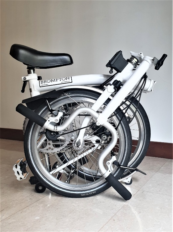 White shop brompton bike
