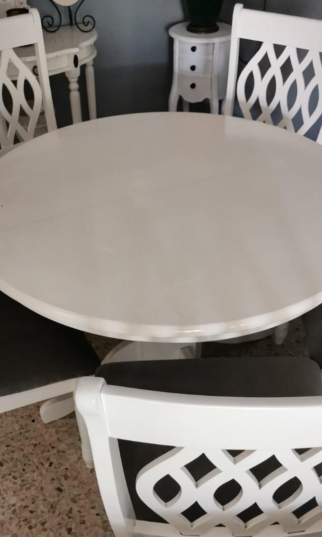 Dining Table (Category: Chairs) located in Kuantan. Submitted by ellivhvfriz (Listing ID 1042430161, Image 2). Description: -1 Dining table + 5 chairs -Free gift table mate -Condition 10/10 (Like New) -Price Negotiable -More details & fast respon please contact whatsapp num 011-1617 1893 🙋‍♀️.