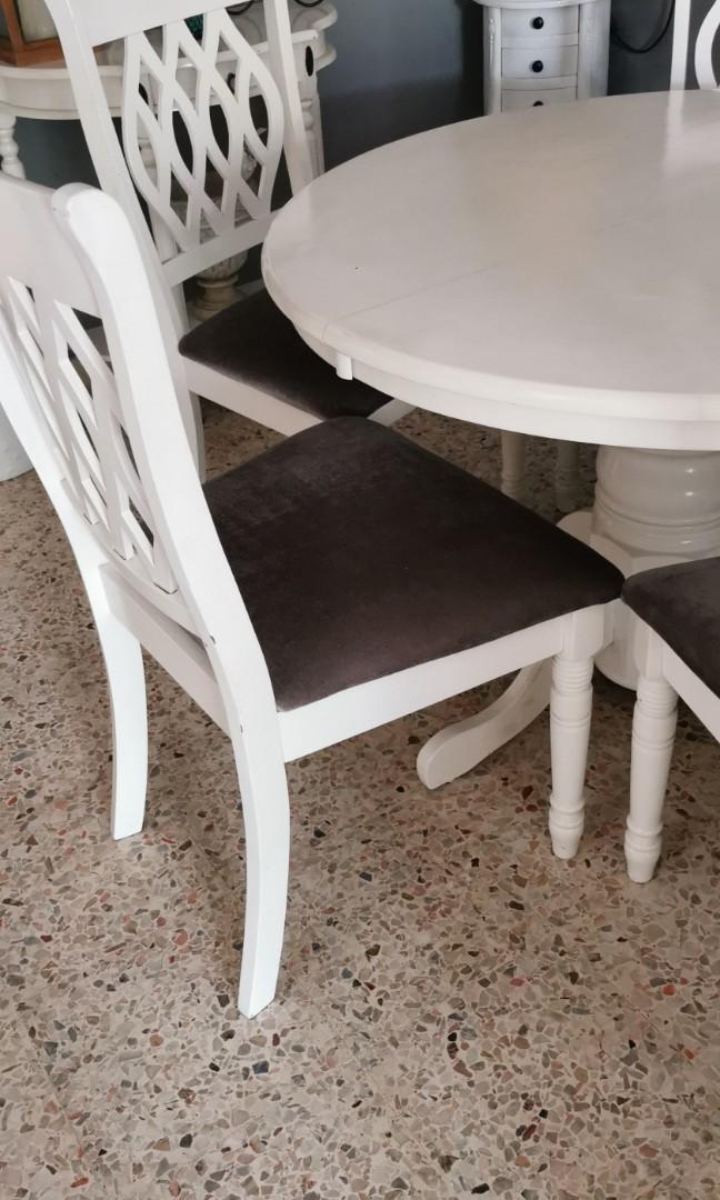 Dining Table (Category: Chairs) located in Kuantan. Submitted by ellivhvfriz (Listing ID 1042430161, Image 3). Description: -1 Dining table + 5 chairs -Free gift table mate -Condition 10/10 (Like New) -Price Negotiable -More details & fast respon please contact whatsapp num 011-1617 1893 🙋‍♀️.
