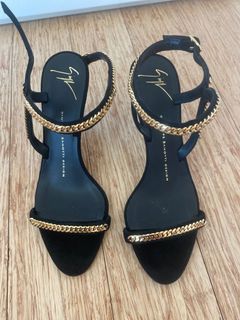 (Category: ) located in . Submitted by fancyshoez (Listing ID 1042279916, Image 1). Description: .