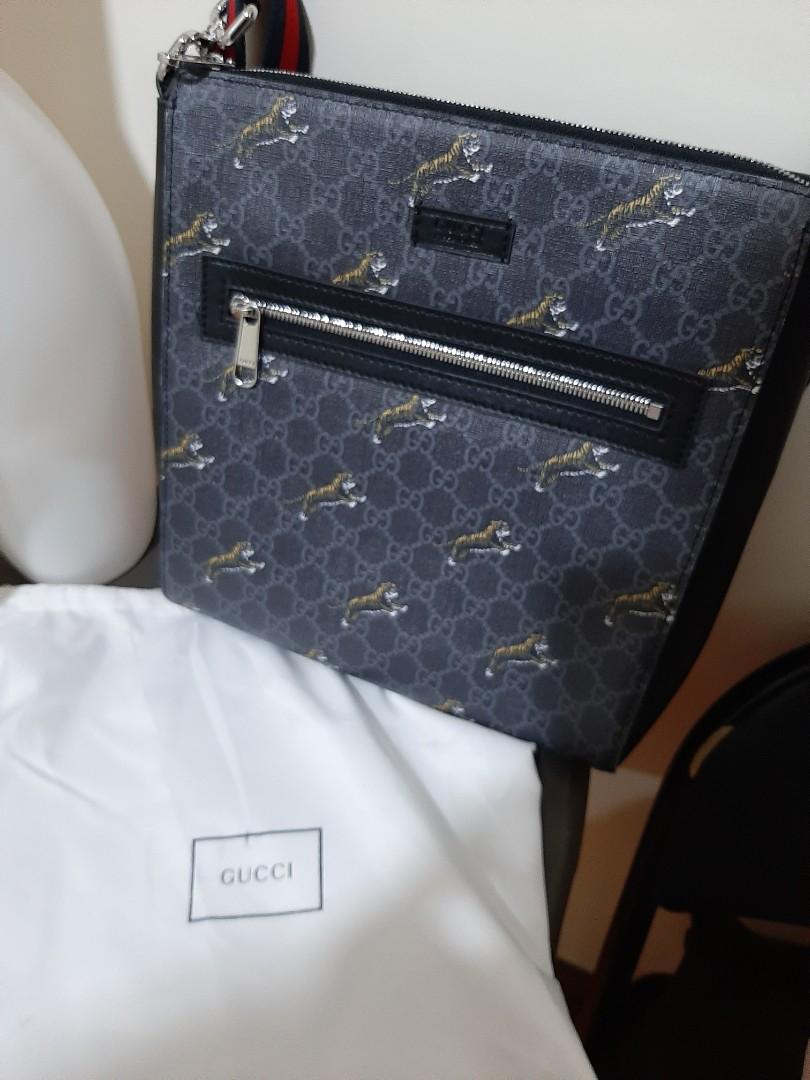 Authentic Gucci GG Supreme Messenger Bag Black New