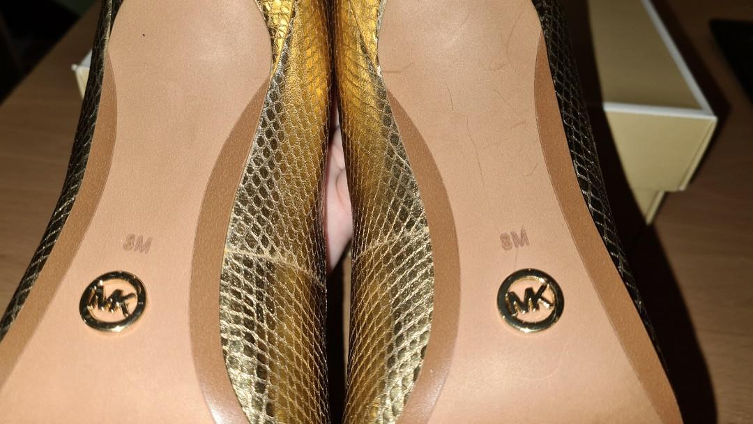 Mk claire pump hot sale