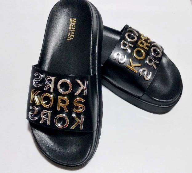 Michael kors slides black top