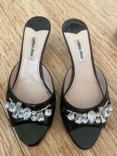 (Category: ) located in . Submitted by fancyshoez (Listing ID 1042281377, Image 1). Description: .