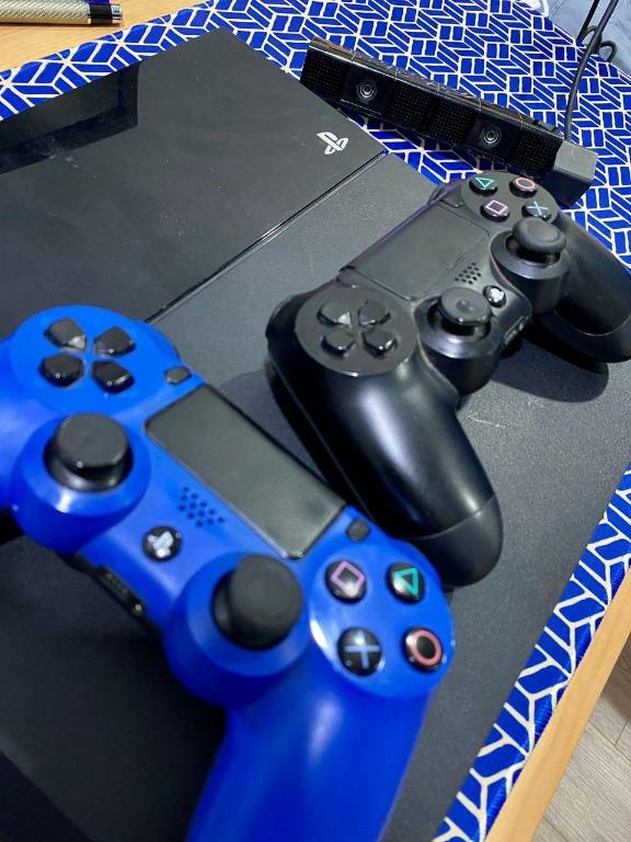PS4 500 GB 2 controllers ds4 Playstation camera