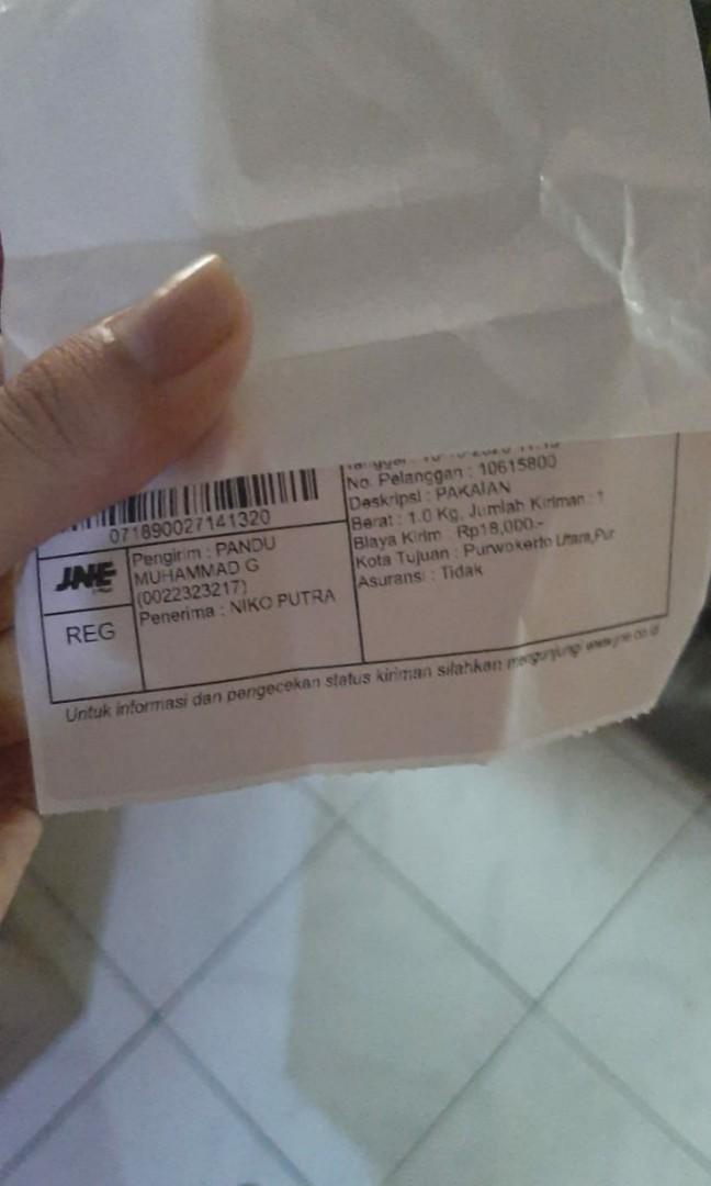 Resi Pengiriman Zip Hoodie Uniqlo Serba Serbi Others Di Carousell