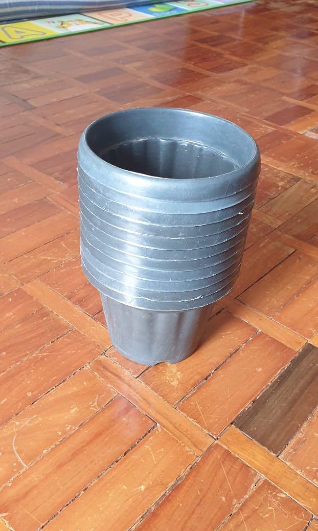 Sale Flower Garden Pots Gardening Garden Tools Supplies On Carousell