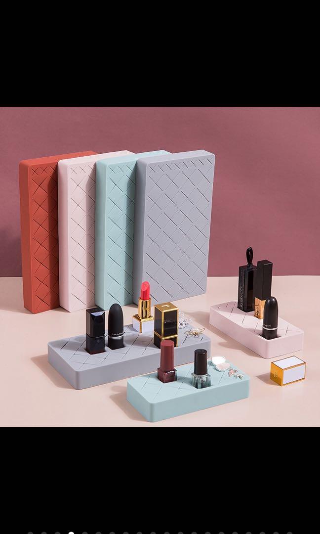 Silicone Lipstick Holders (Category: Makeup) located in Taguig. Submitted by endlessbliss_ph (Listing ID 1042305358, Image 1). Description: Available colors: Red, Pink, Gray, Teal Available sizes: Small-P 345,Medium- 445, Large-545 , FOR PRE-ORDER 5-15 days ETA, usually comes earlier.