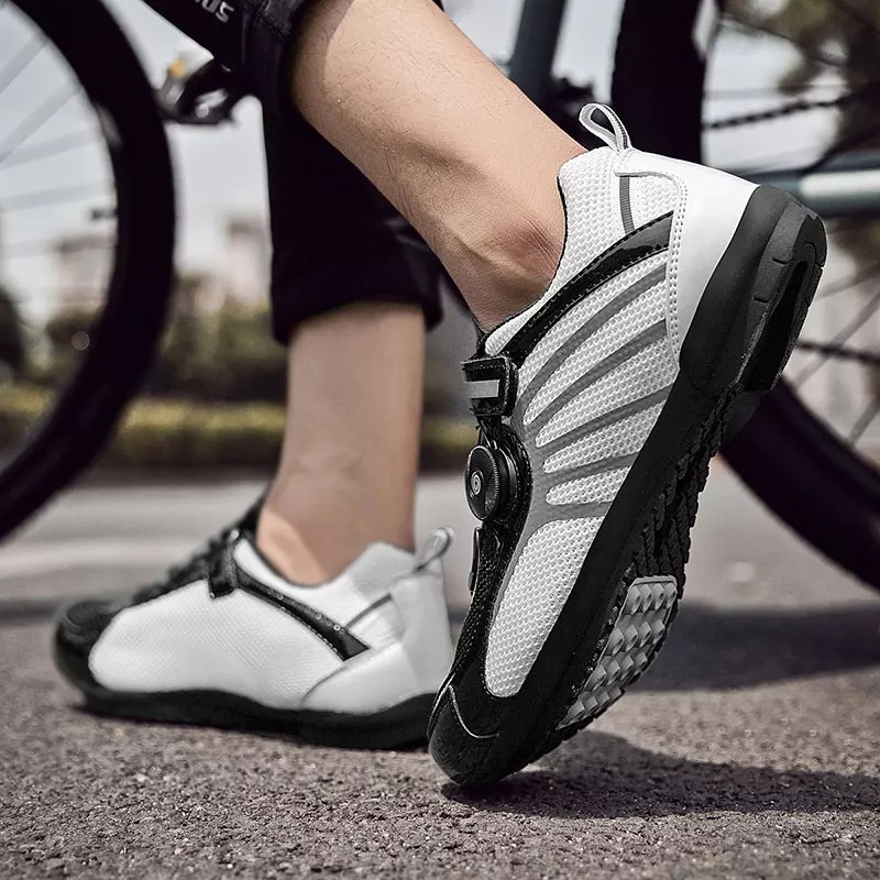 black cycling shoes