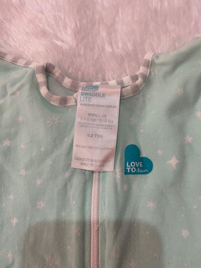 Baby swaddles bundle (Category: Other Baby Bathing & Changing Needs) located in Makati City. Submitted by chichib (Listing ID 1042483660, Image 2). Description: Comes as a bundle Excellent used condition.