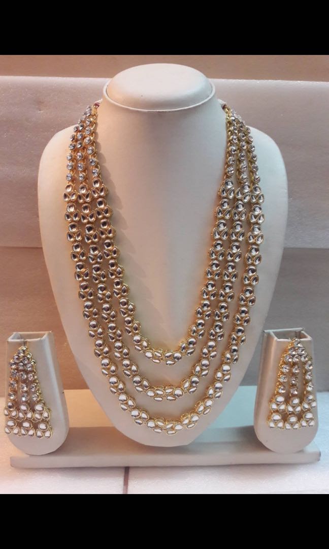 Golden colour outlet necklace set