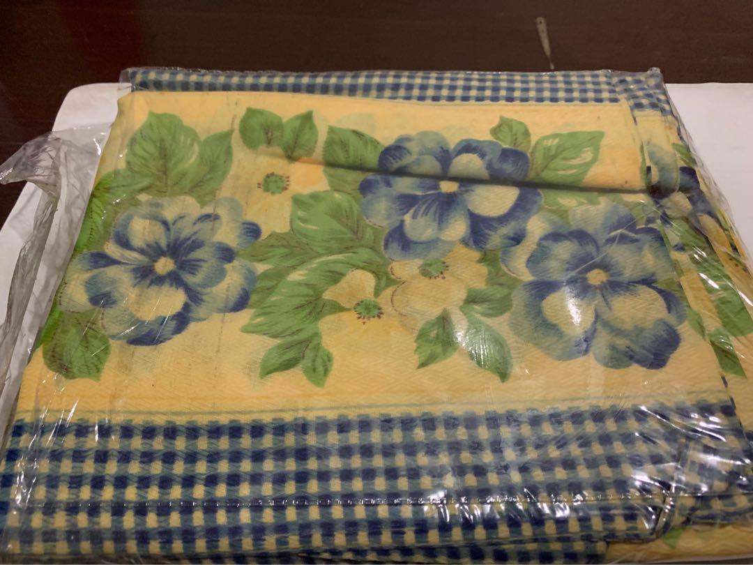 Flat sheet (Category: Cleaning Tools & Supplies) located in Quezon City. Submitted by ybur21 (Listing ID 1042568738, Image 2). Description: 50% polyester, 50% cotton sealed, size unknown Add shipping fee c/o buyer.