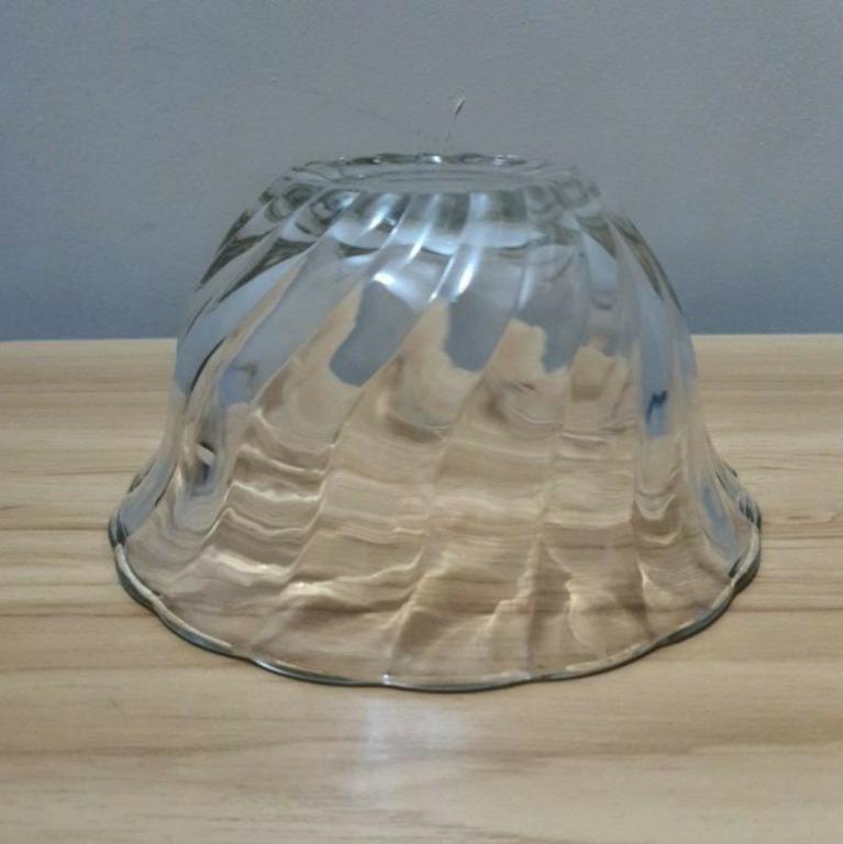 Glass Candy Bowl/Serving Bowl (Category: Other Kitchenware & Tableware) located in Marikina City. Submitted by veronicaicuben (Listing ID 1042651962, Image 2). Description: Glass bowl you can use for serving viands, rice, or even candies. Material: Glass Depth: approx. 3 inches Top Diameter: approx. 6.5 inches ✔ Payment via GCash, BDO, or Unionbank.
