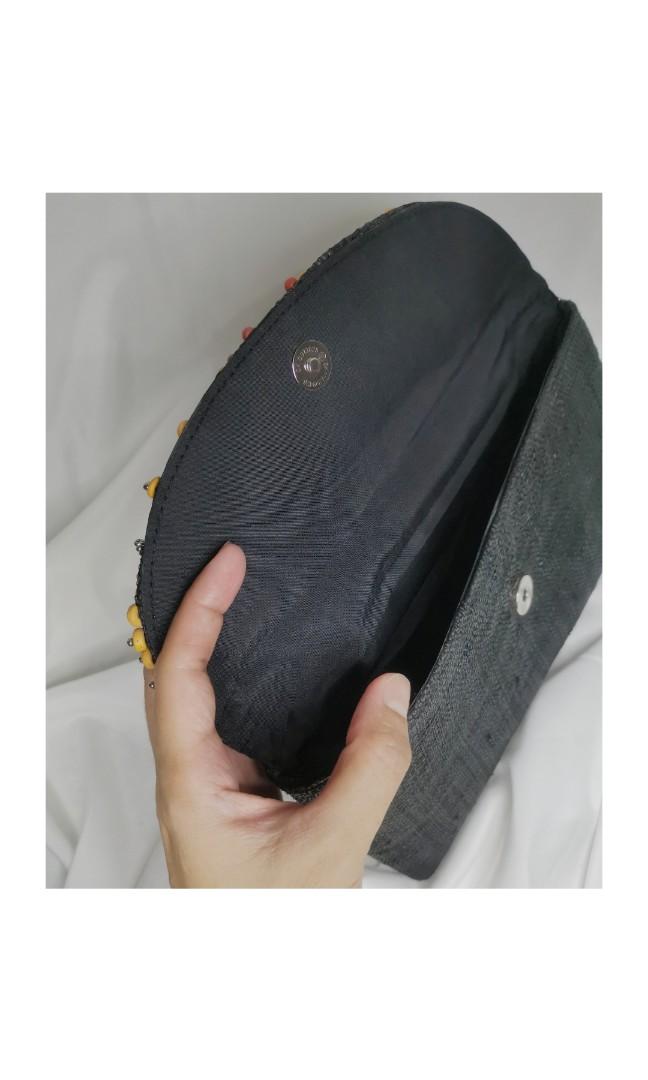 Kultura beaded bag (Category: Clutches) located in Mandaue City. Submitted by stylefigjam (Listing ID 1042637384, Image 3). Description: Kultura beaded native purse Price: 250 Description: used this to two parties already. Can house the basics: phone, cards, keys, cologne diffuser, alcohol spray, lip balm and small tube of lotion. Thought of selling this as I am tryin' to keep my staples at a minimum..