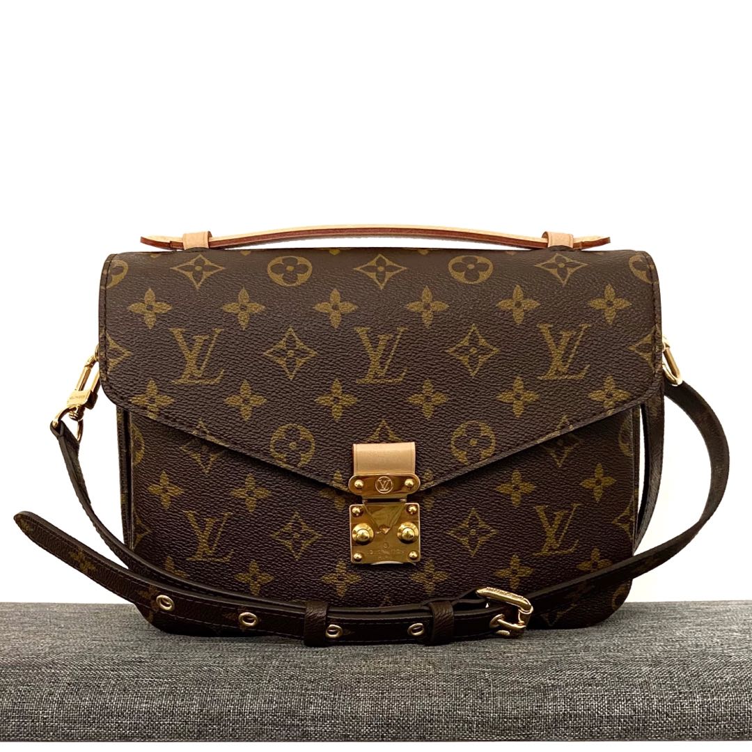 pochette metis monogram