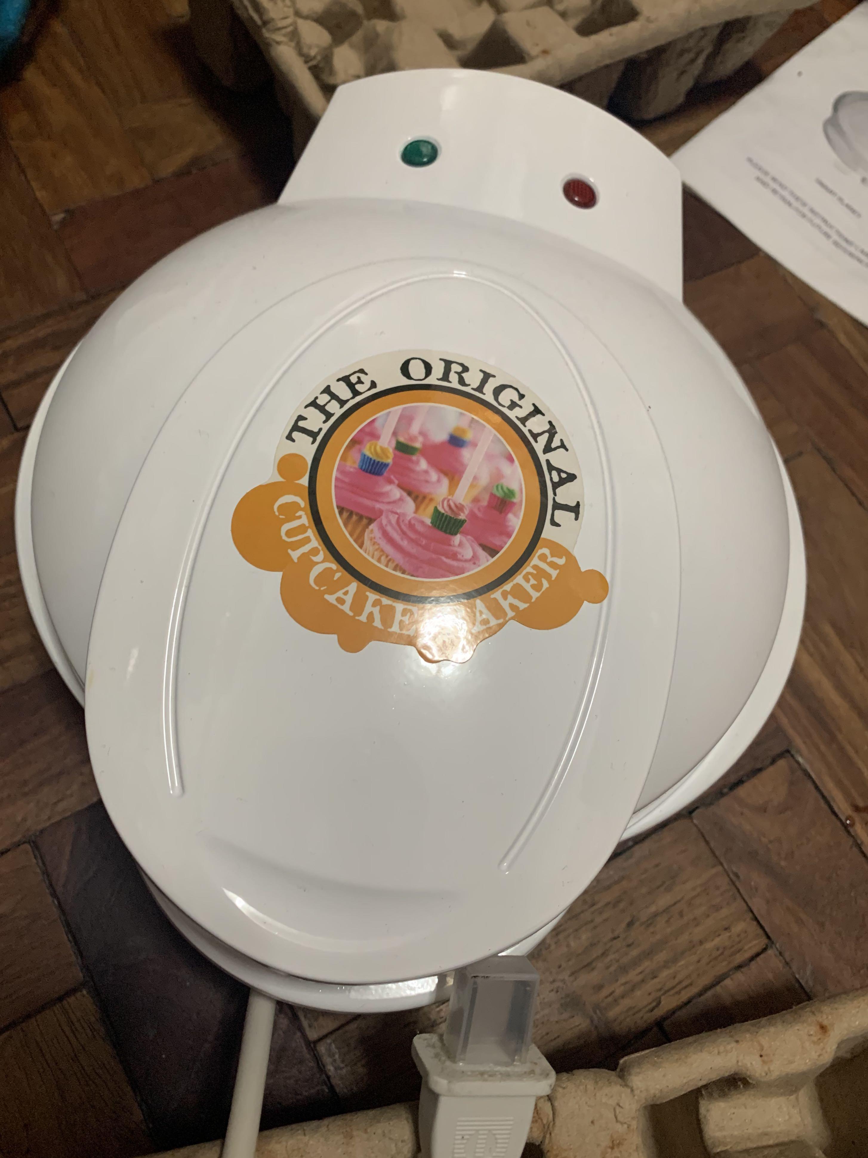 Mini Cupcake Maker (Category: Bakeware) located in Manila. Submitted by mabuhaymiles (Listing ID 1042373417, Image 3). Description: Complete. Good condition Original price: 2800 pesos .