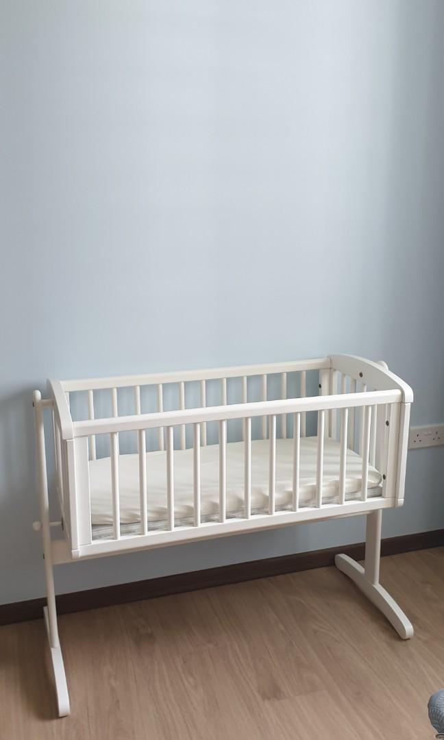 mothercare swinging crib