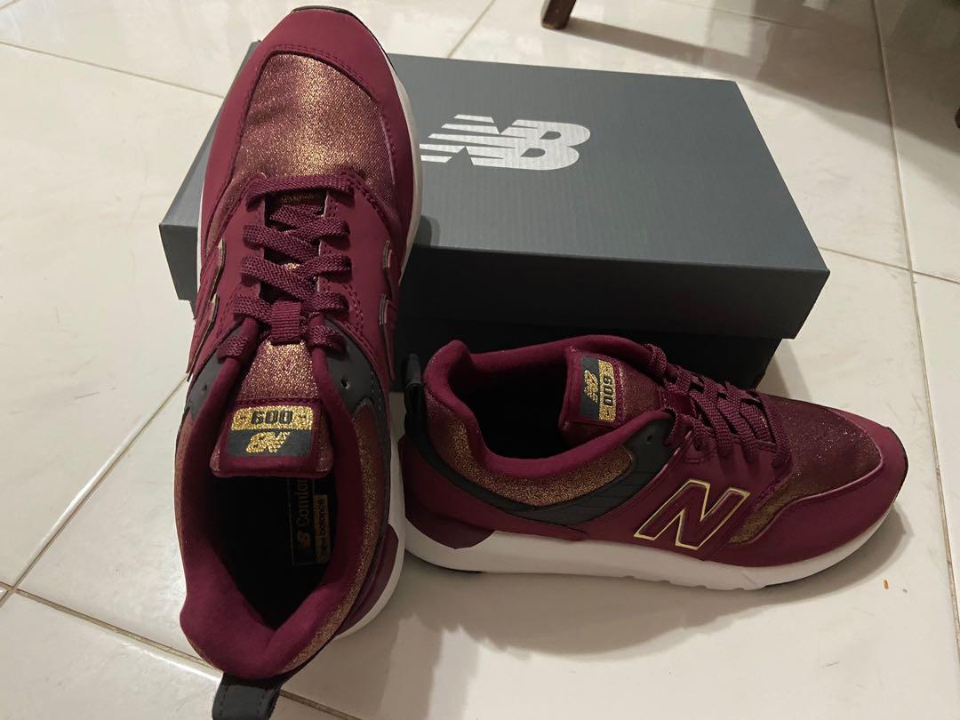 New Balance 009 Modern Classic Women Lifestyle Shoes (Gently worn), Women's  Fashion, Footwear, Sneakers on Carousell