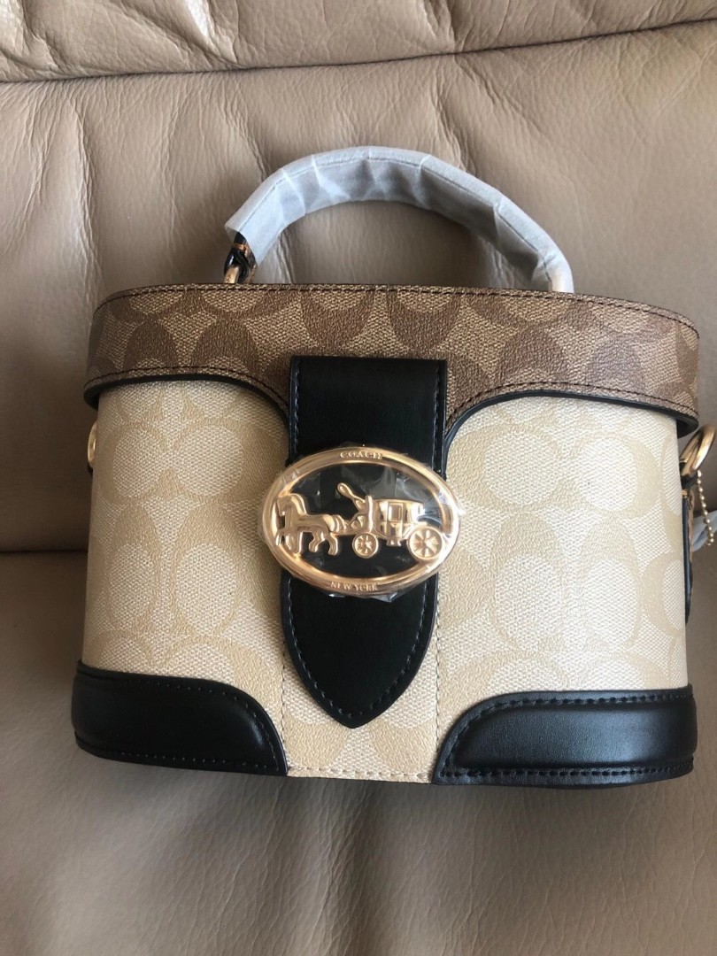 Coach cosmetic 2024 bag