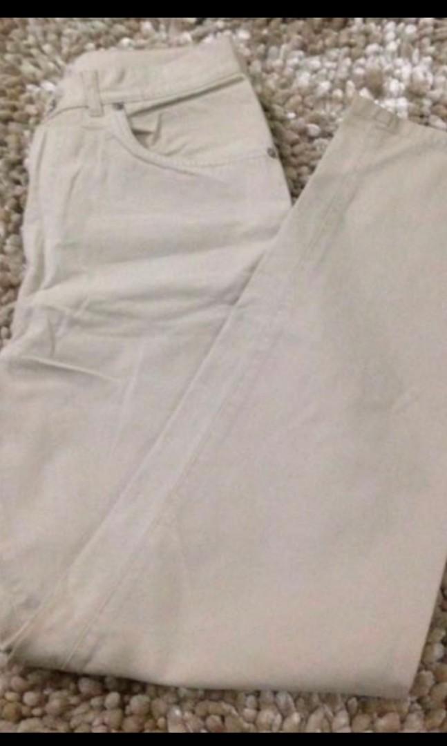 Ralph Lauren Mens Pants Stretchable (Category: Trousers) located in Quezon City. Submitted by helloclarisse (Listing ID 1042451125, Image 3). Description: size 32.