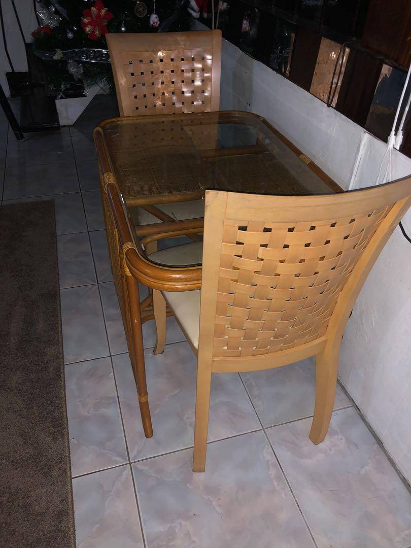 Rattan 2 Seaters Dining Table (Category: Chairs) located in Valenzuela. Submitted by 3ssiastansachajapansurplus (Listing ID 1042454761, Image 3). Description: Table has issue on the other side Over all in good condition Location Valenzuela .